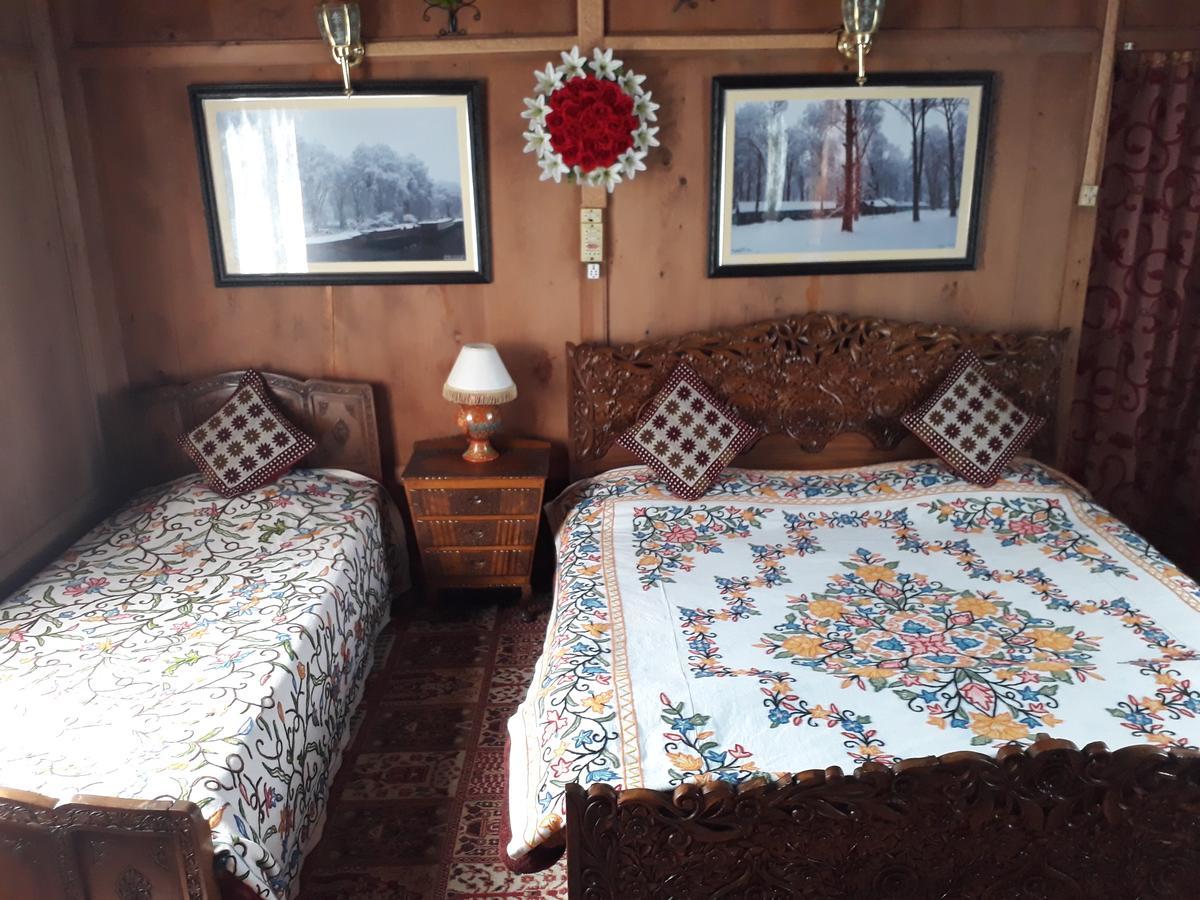 Heritage Geneva House Boat Srīnagar Exterior foto