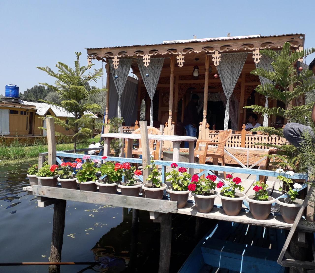 Heritage Geneva House Boat Srīnagar Exterior foto